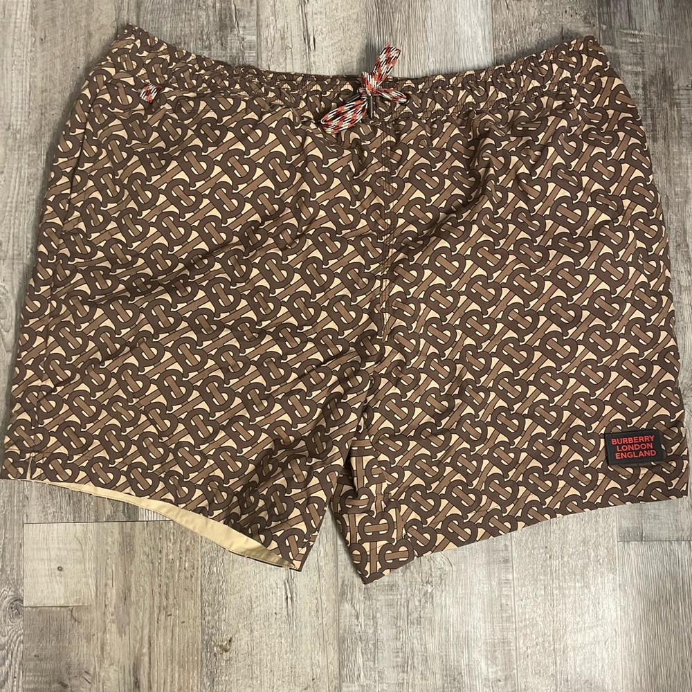 Burberry shorts size: Large
